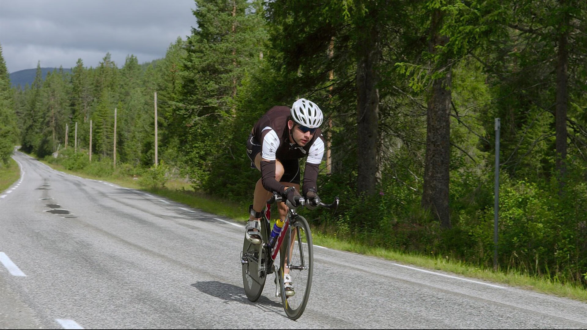 莱万多夫斯基连续二十场比赛得分超过势不可挡，西班牙队挑战极限！